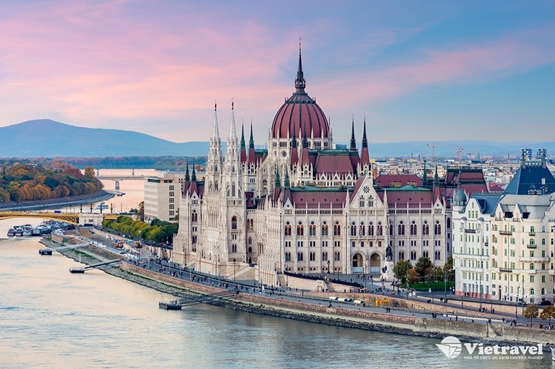 TP. HỒ CHÍ MINH – BUDAPEST